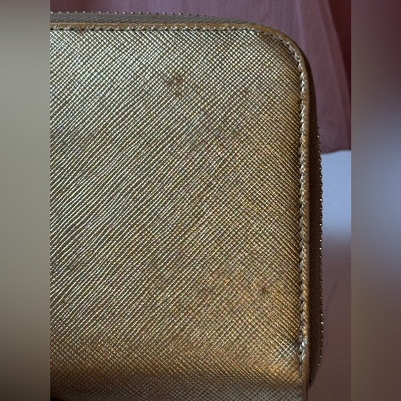 REDUCED Prada Gold Saffiano Leather zip Around Continental - Picture 8 of 15